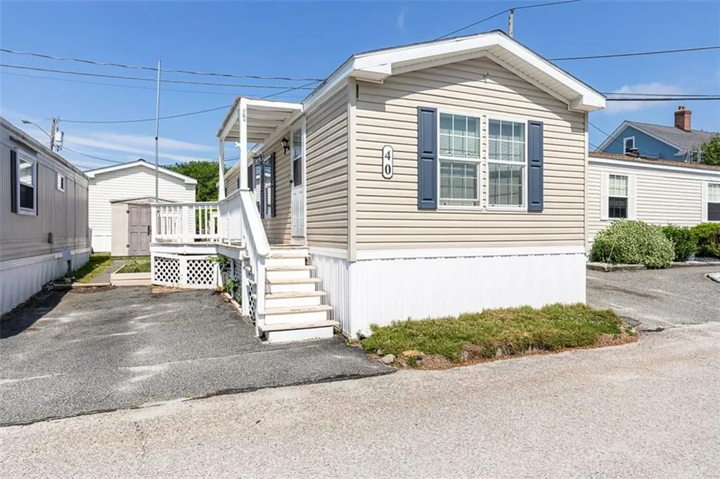 27 Woodward Road, 40 Lincoln RI 02865