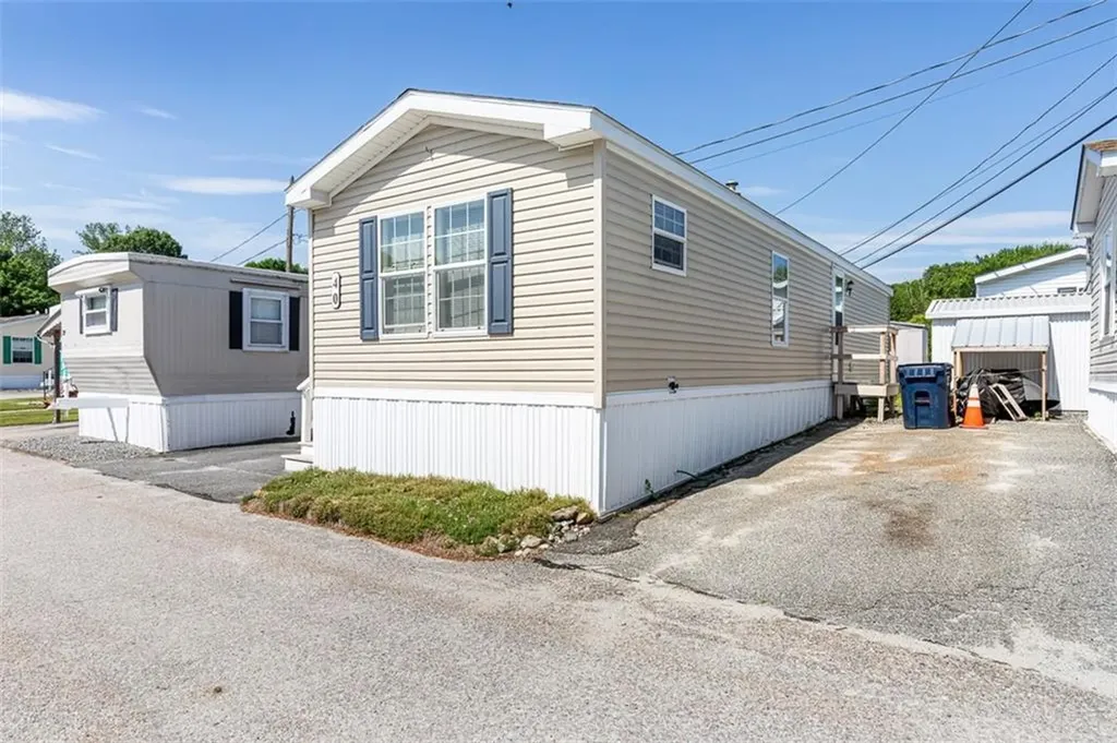 27 Woodward Road, 40 Lincoln RI 02865
