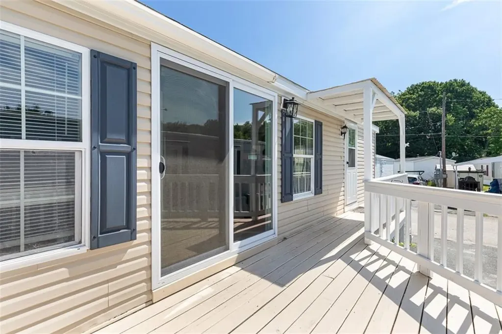 27 Woodward Road, 40 Lincoln RI 02865
