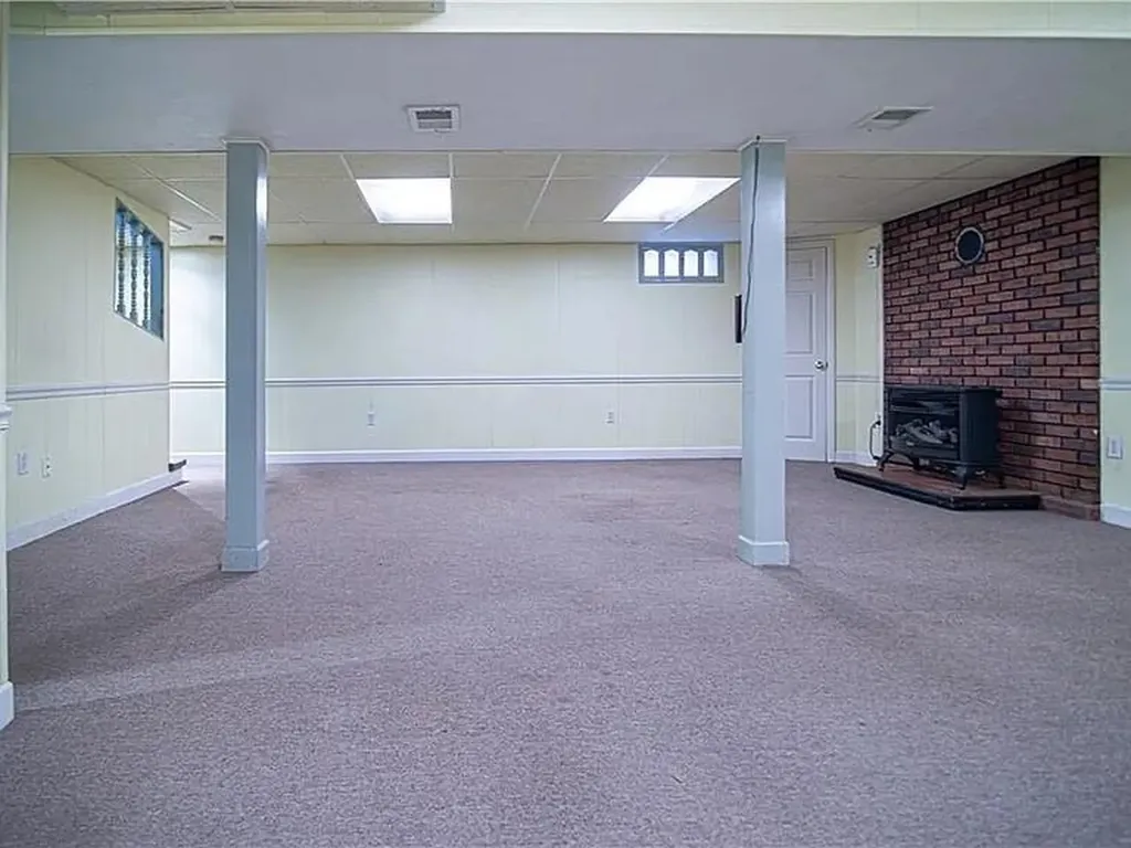 130 Kerri Lyn Road Warwick RI 02889