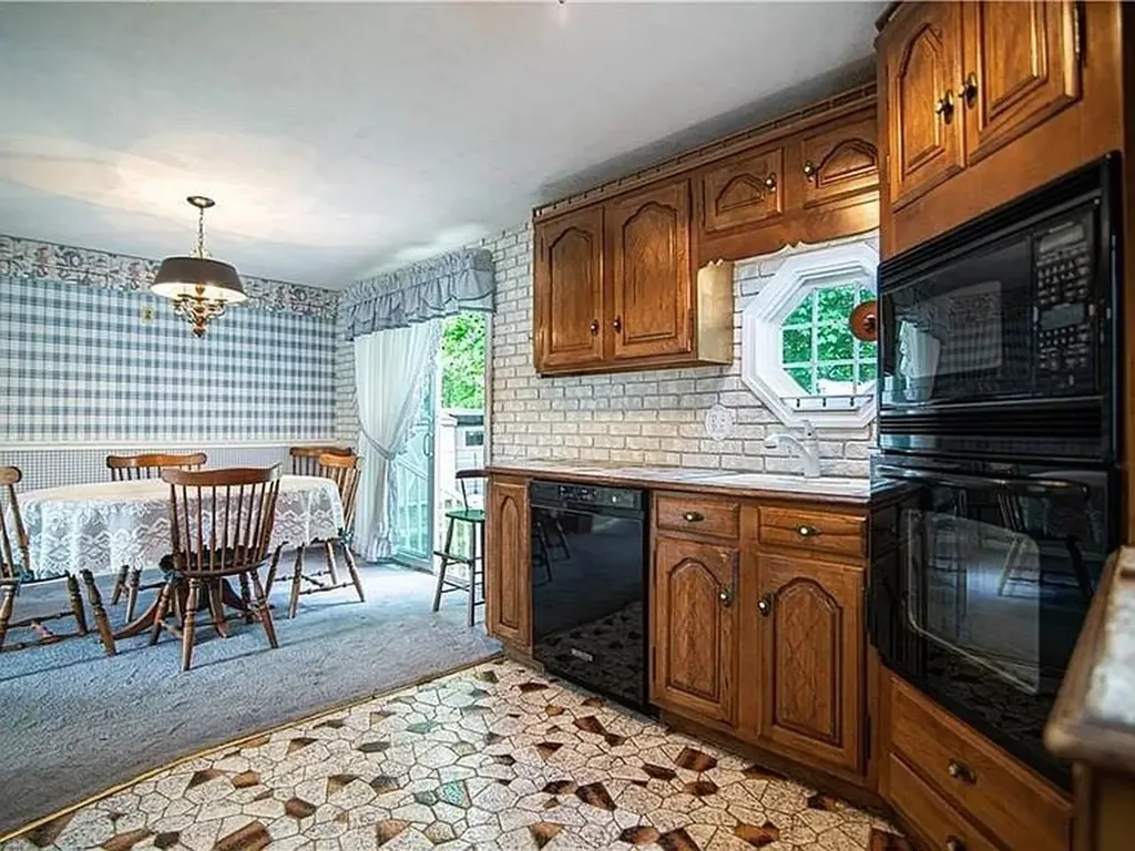 130 Kerri Lyn Road Warwick RI 02889