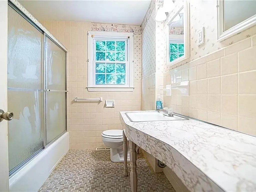 130 Kerri Lyn Road Warwick RI 02889