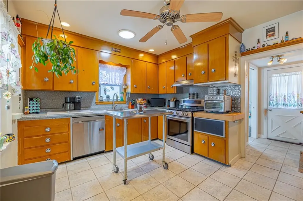 43 Duane Street Warwick RI 02818