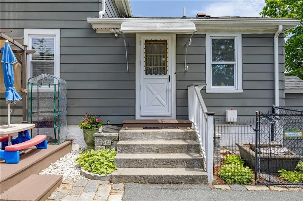 43 Duane Street Warwick RI 02818