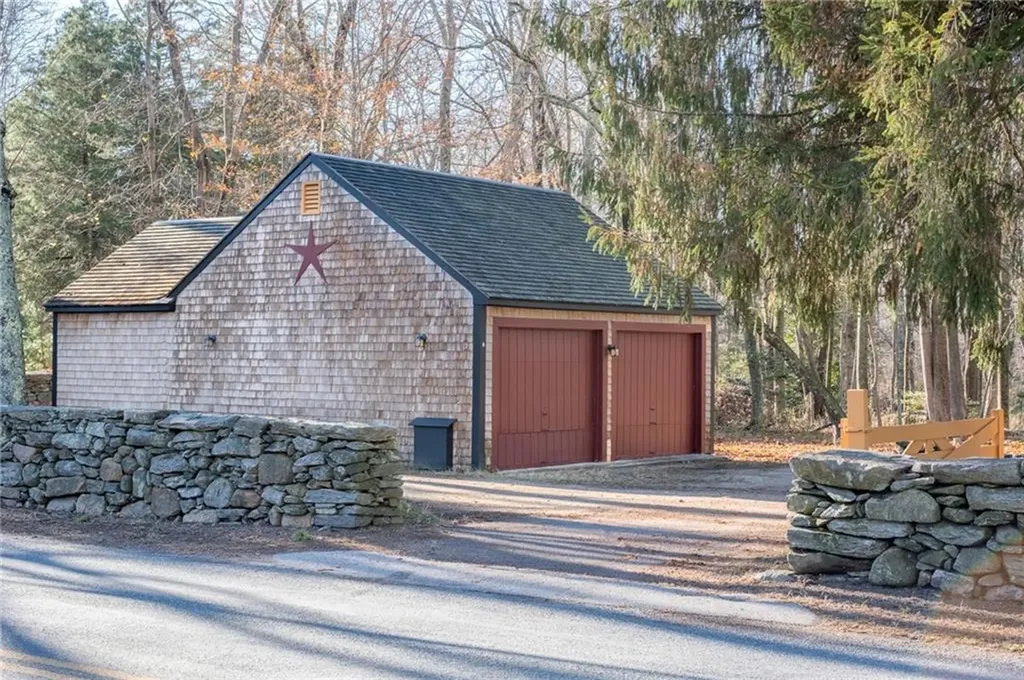 1724 South Road South Kingstown RI 02881