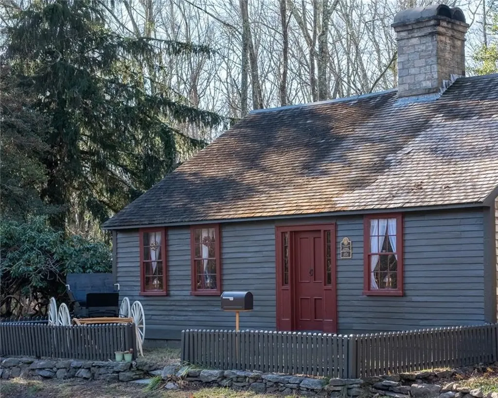 1724 South Road South Kingstown RI 02881