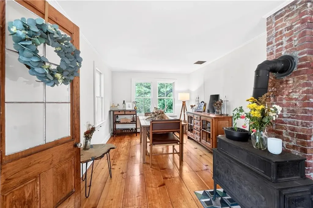 108 Oak Street Hopkinton RI 02804