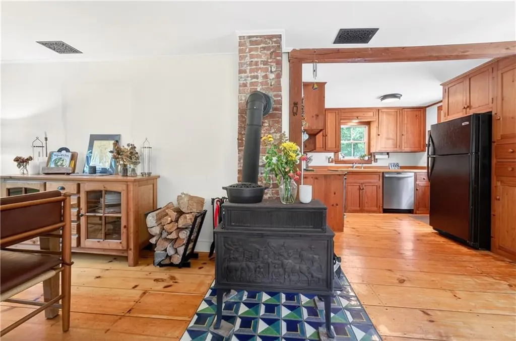 108 Oak Street Hopkinton RI 02804