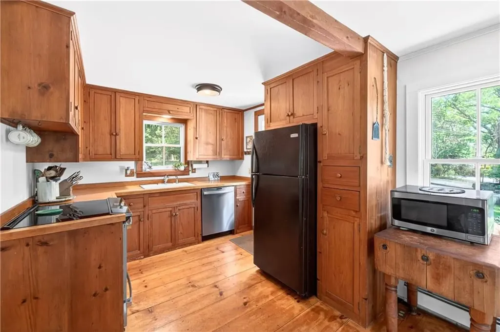 108 Oak Street Hopkinton RI 02804