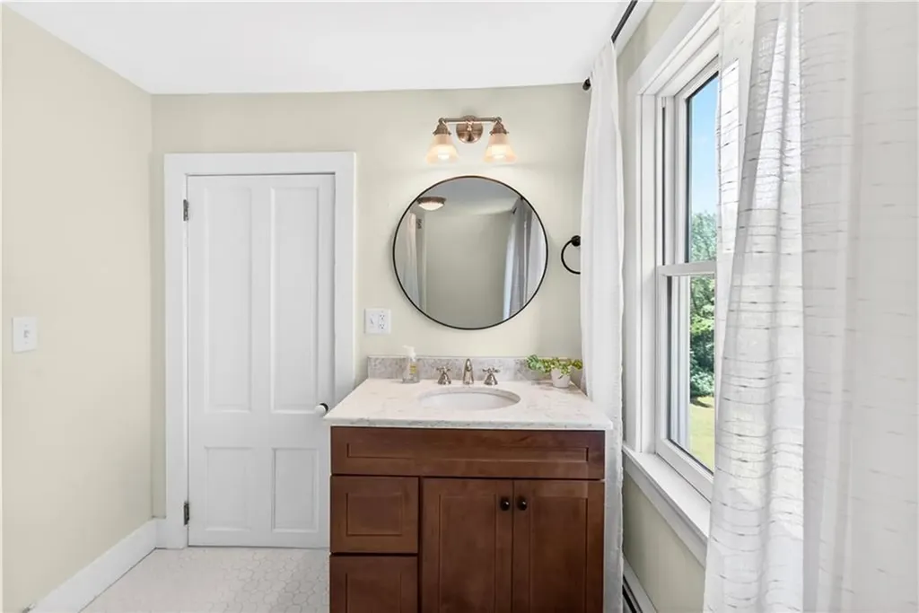 108 Oak Street Hopkinton RI 02804