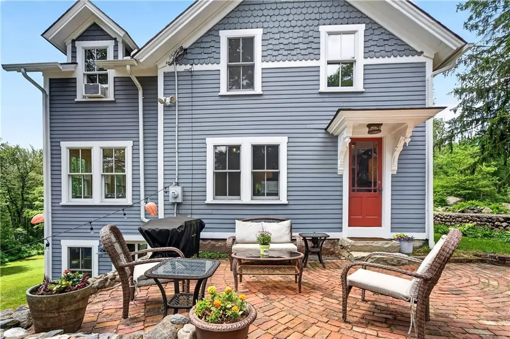 108 Oak Street Hopkinton RI 02804