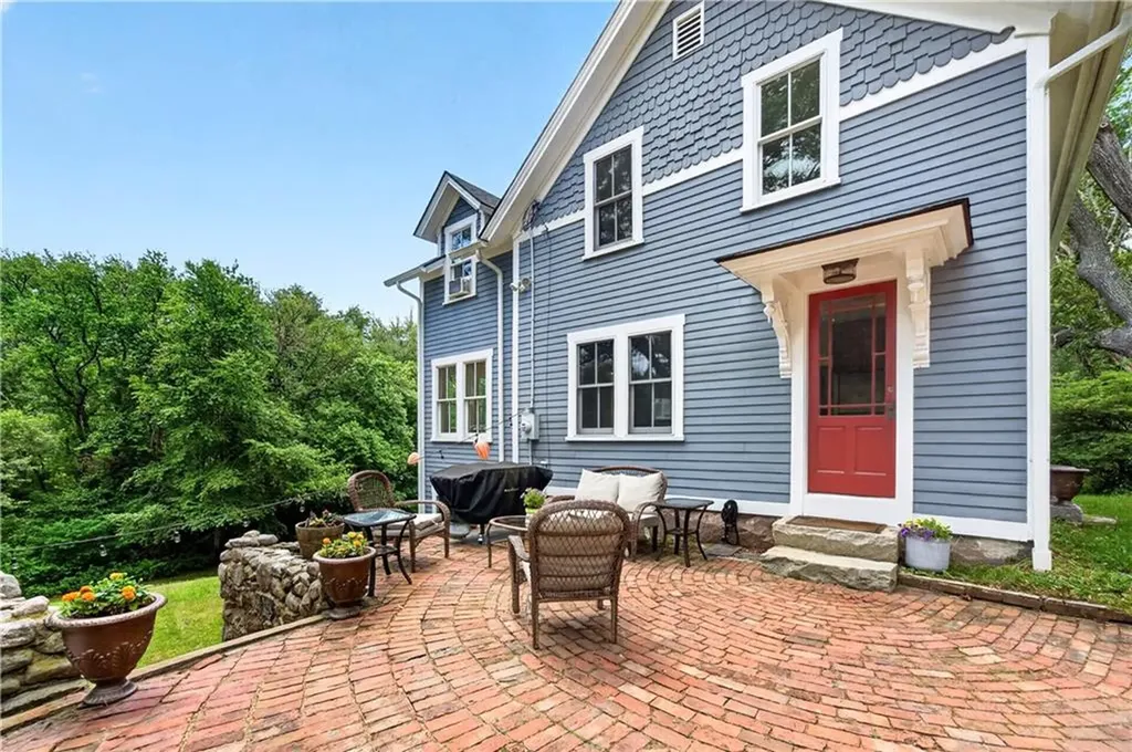 108 Oak Street Hopkinton RI 02804