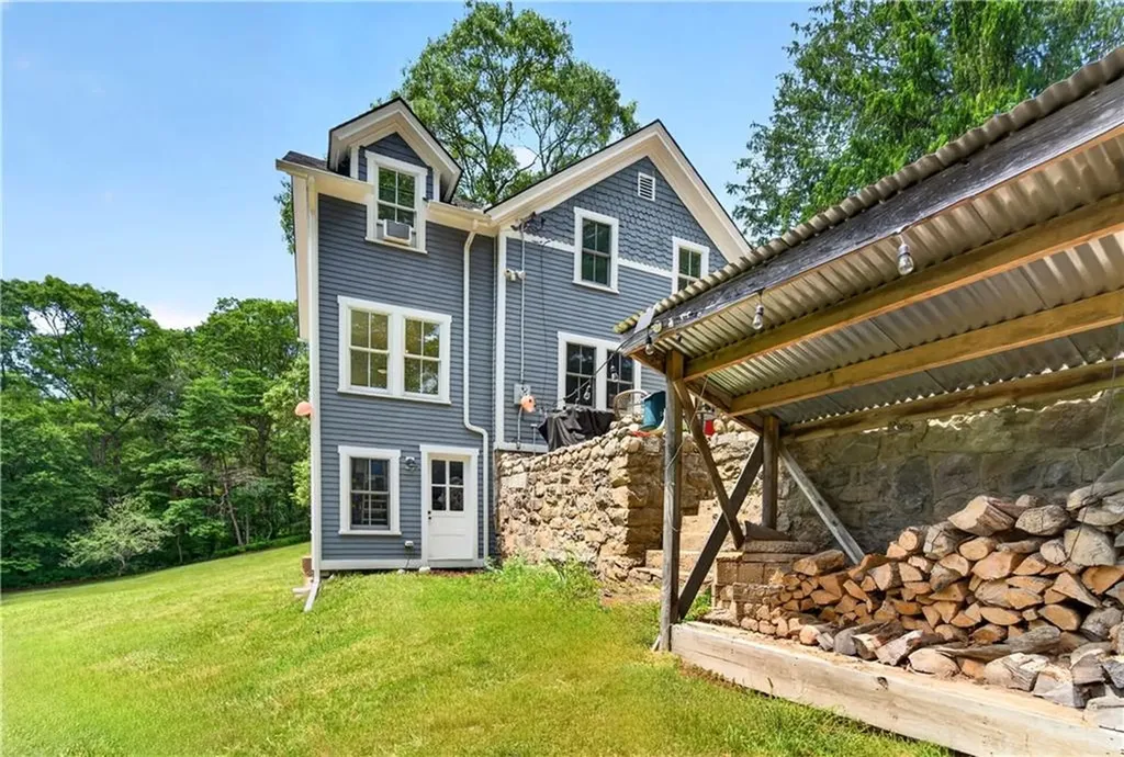 108 Oak Street Hopkinton RI 02804