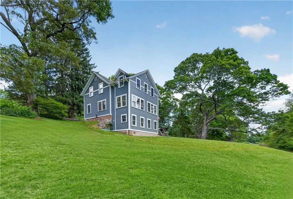 108 Oak Street Hopkinton RI 02804