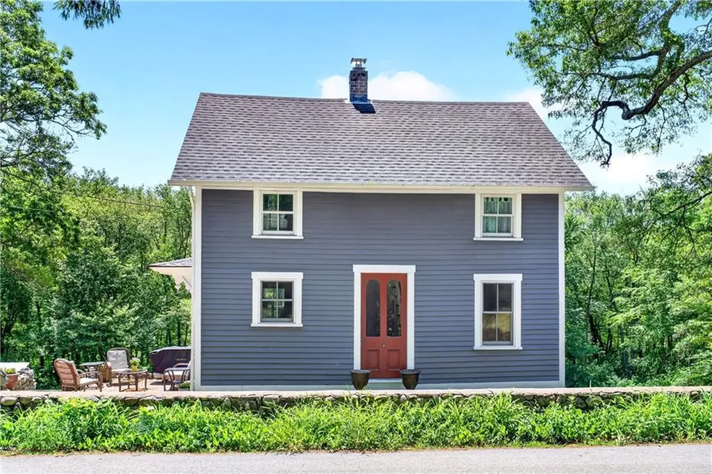 108 Oak Street Hopkinton RI 02804