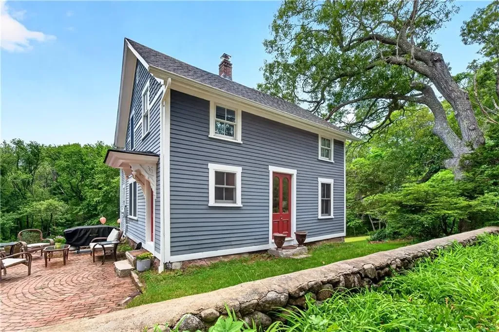 108 Oak Street Hopkinton RI 02804