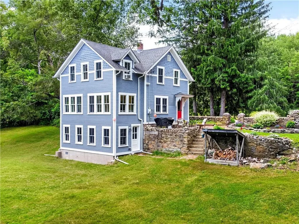 108 Oak Street Hopkinton RI 02804