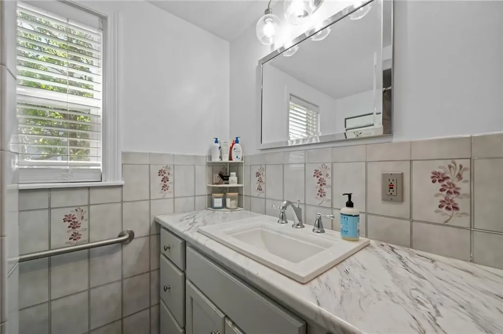 10 Denver Avenue Cranston RI 02905
