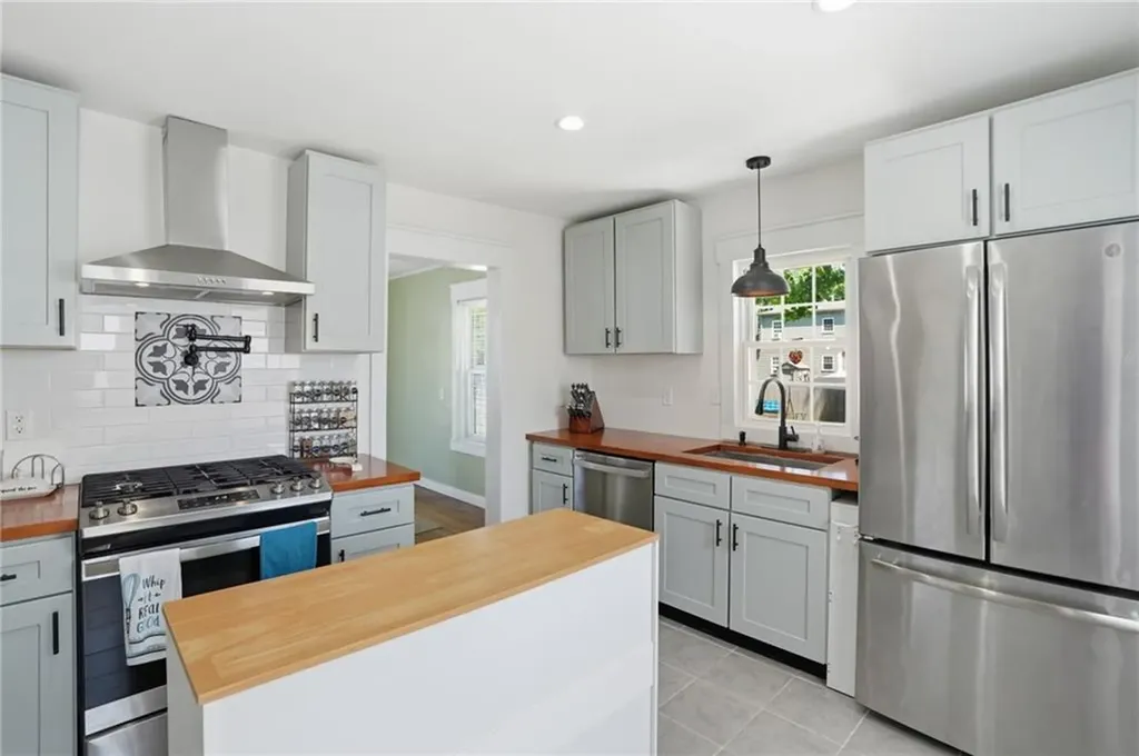 34 Lake Avenue Barrington RI 02806
