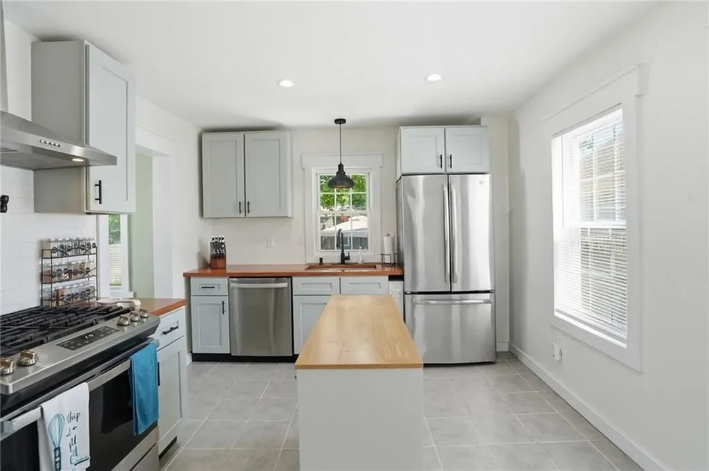 34 Lake Avenue Barrington RI 02806