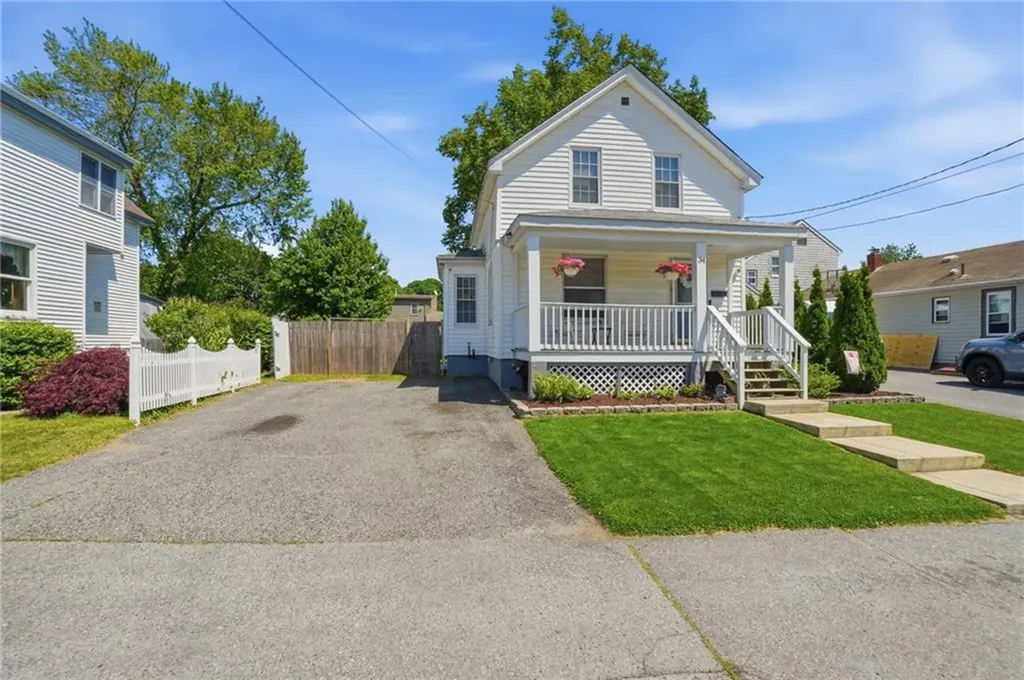 34 Lake Avenue Barrington RI 02806