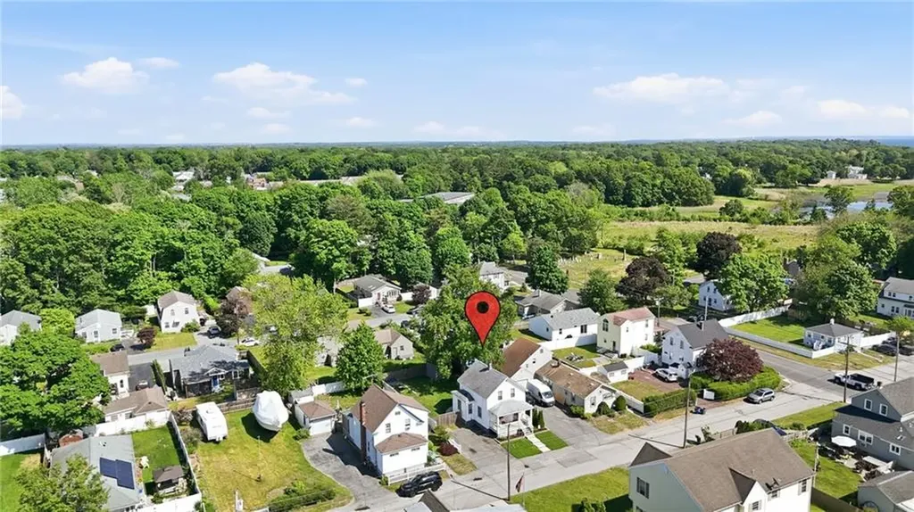 34 Lake Avenue Barrington RI 02806