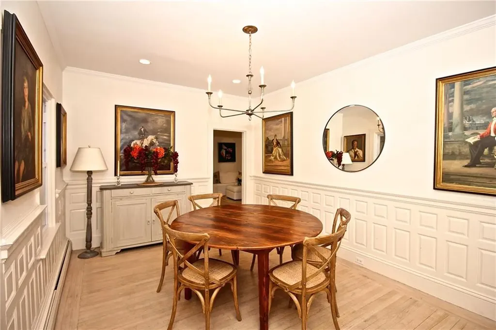 215 Coggeshall Avenue Newport RI 02840