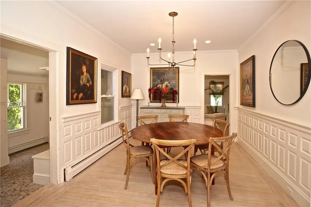 215 Coggeshall Avenue Newport RI 02840