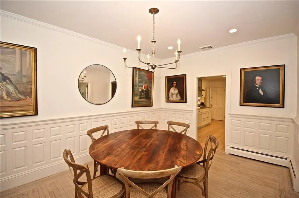 215 Coggeshall Avenue Newport RI 02840