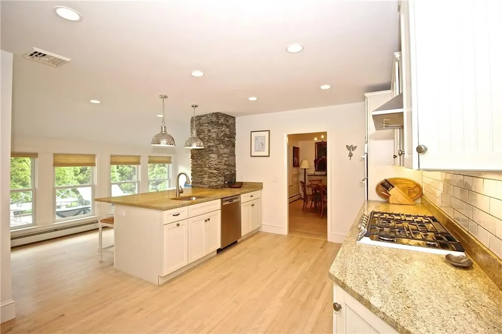 215 Coggeshall Avenue Newport RI 02840