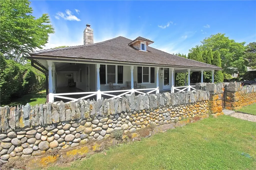 215 Coggeshall Avenue Newport RI 02840
