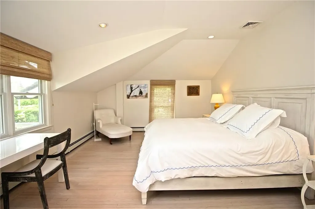 215 Coggeshall Avenue Newport RI 02840