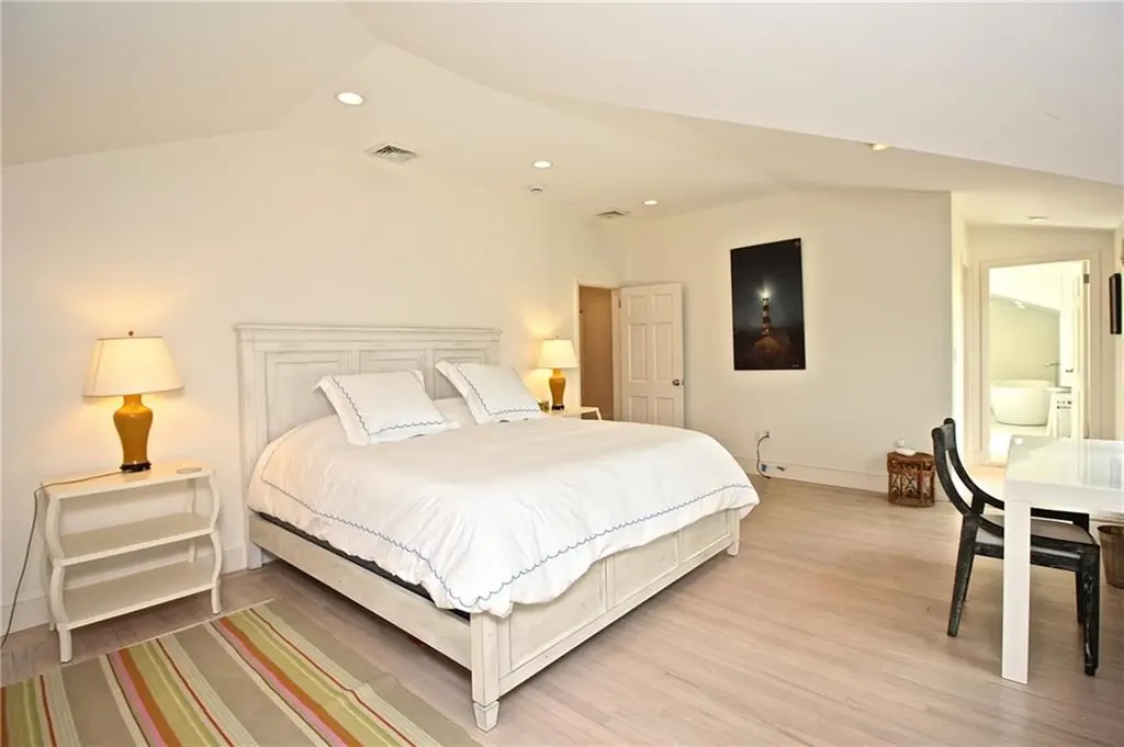 215 Coggeshall Avenue Newport RI 02840