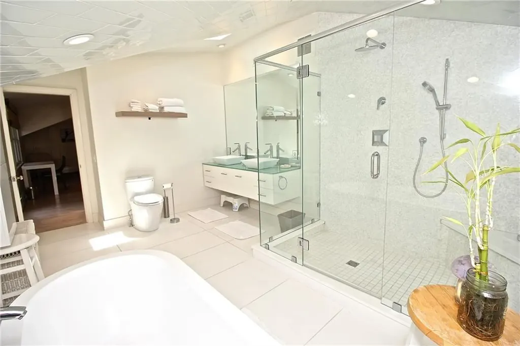 215 Coggeshall Avenue Newport RI 02840