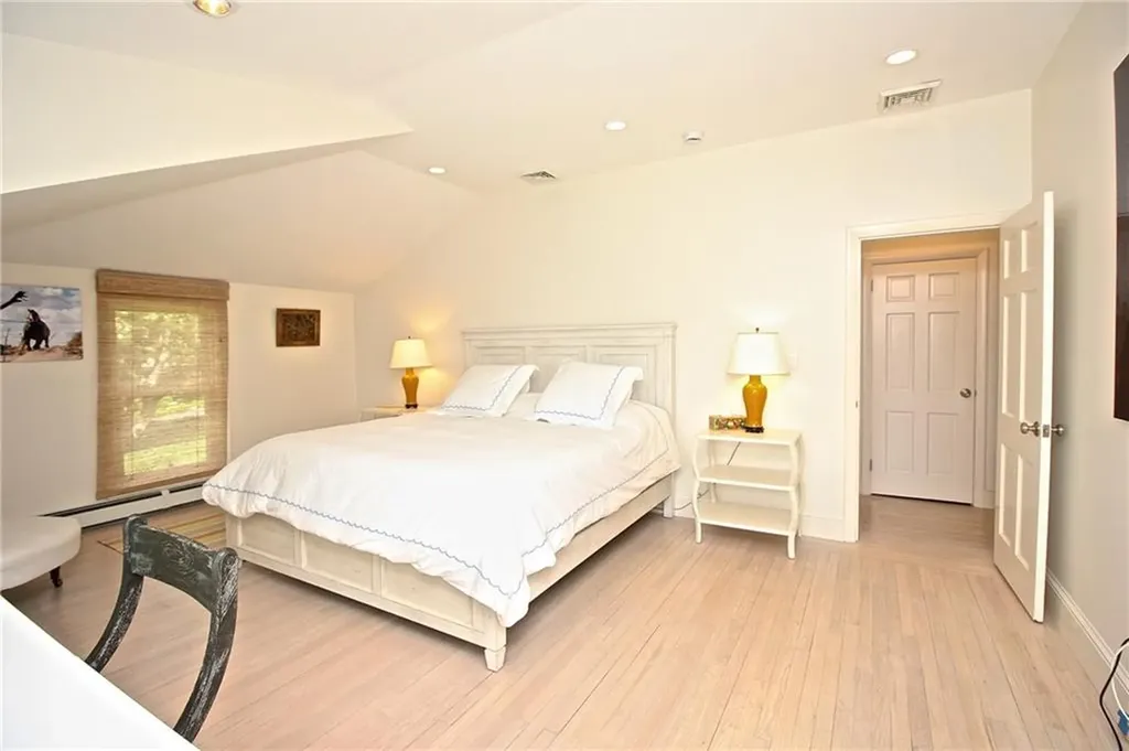 215 Coggeshall Avenue Newport RI 02840