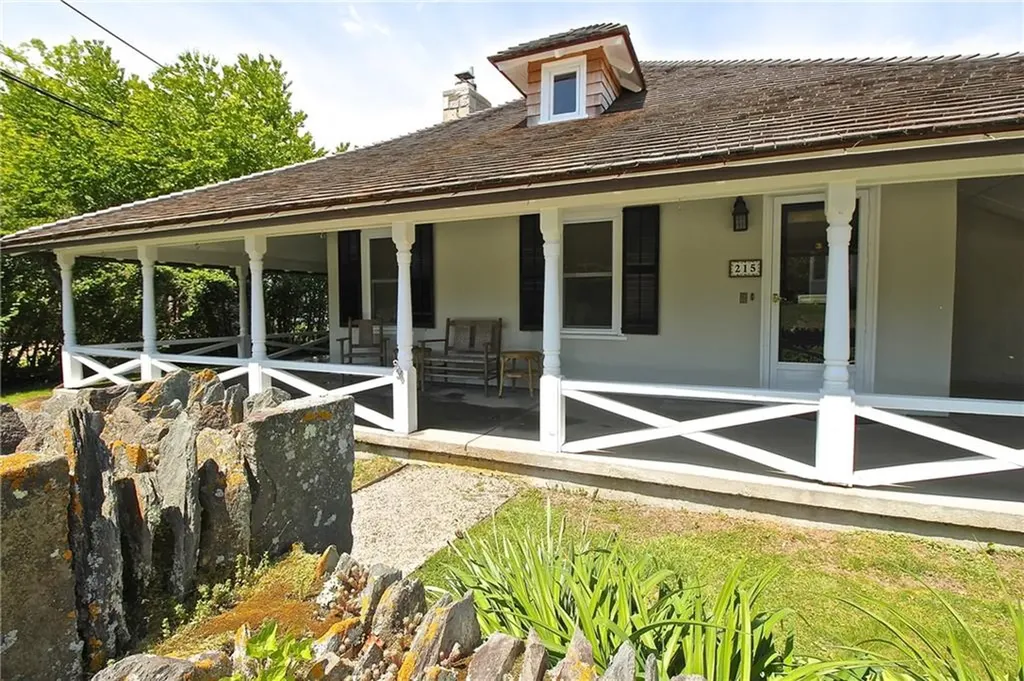 215 Coggeshall Avenue Newport RI 02840