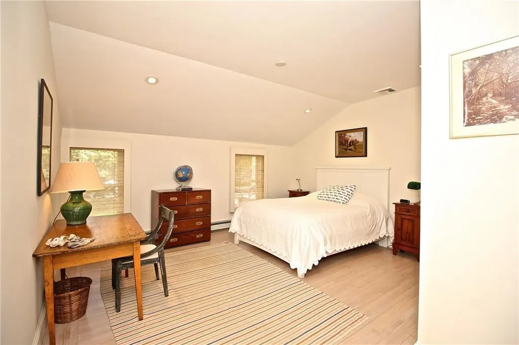 215 Coggeshall Avenue Newport RI 02840