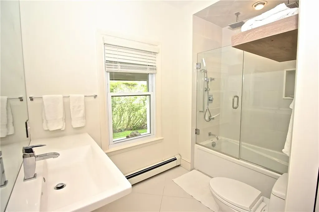 215 Coggeshall Avenue Newport RI 02840