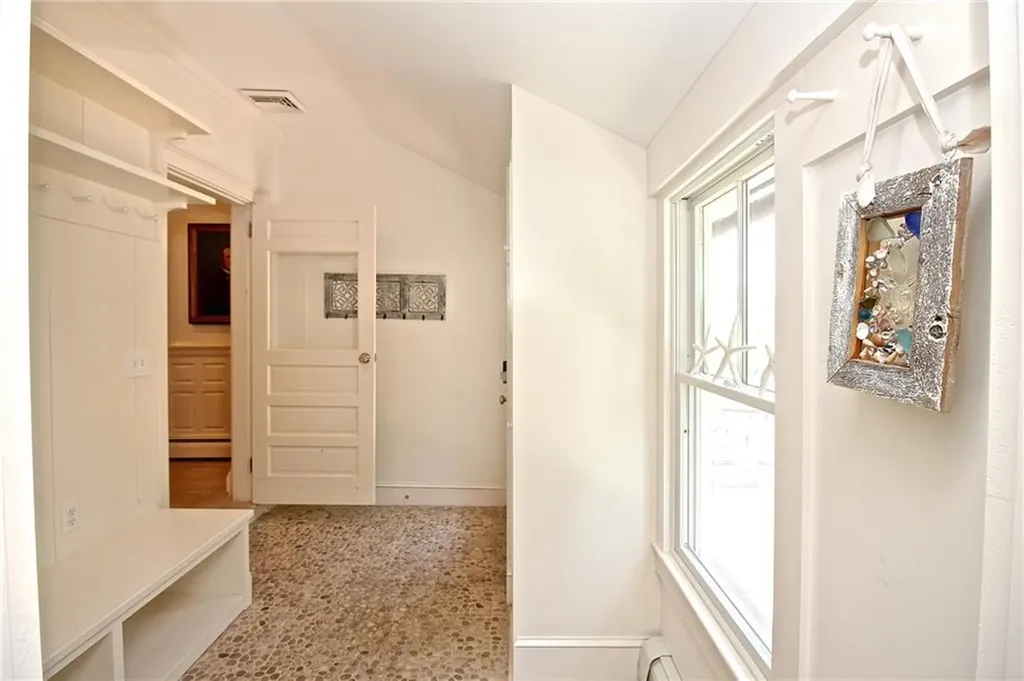 215 Coggeshall Avenue Newport RI 02840