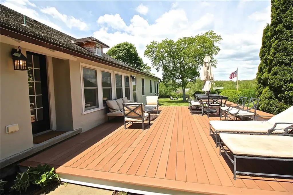 215 Coggeshall Avenue Newport RI 02840