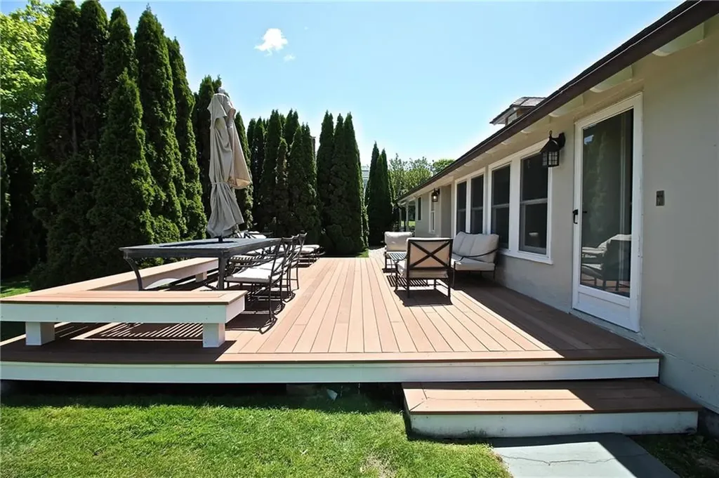 215 Coggeshall Avenue Newport RI 02840