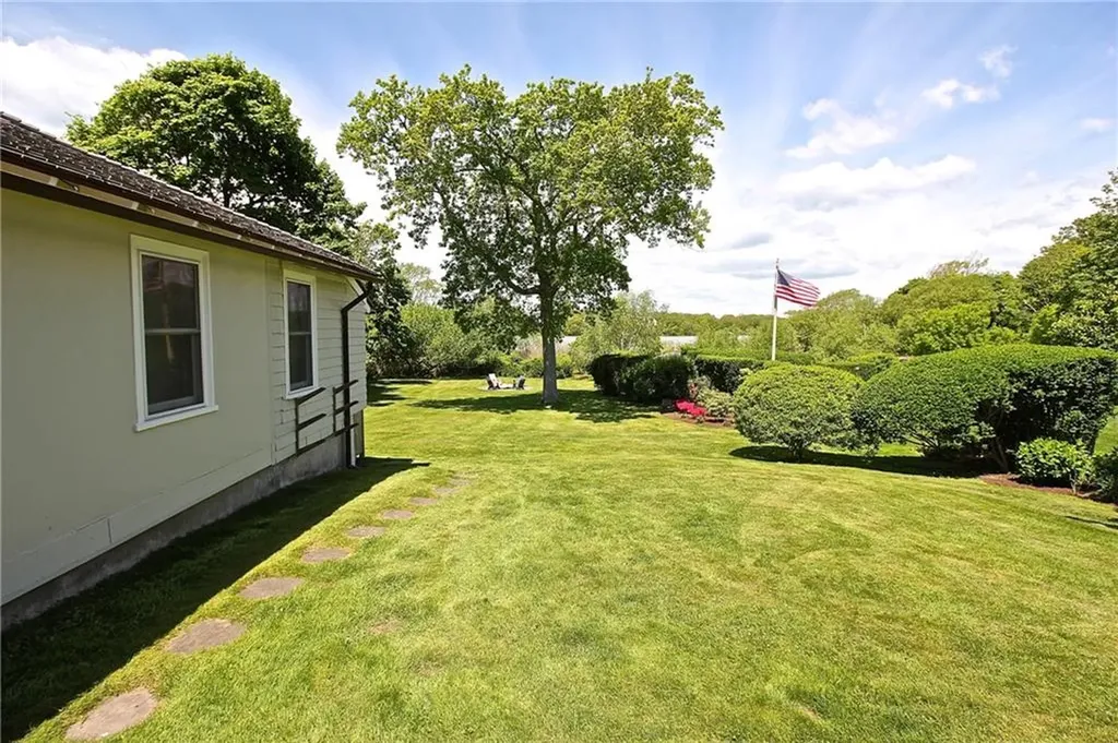 215 Coggeshall Avenue Newport RI 02840