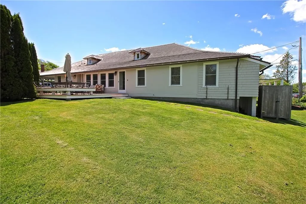 215 Coggeshall Avenue Newport RI 02840