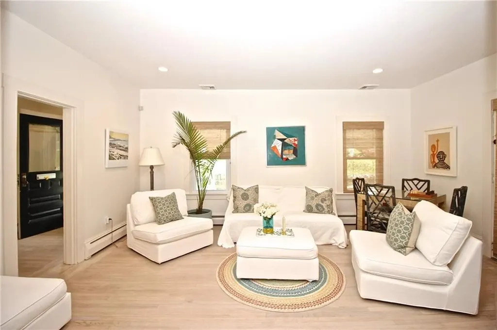 215 Coggeshall Avenue Newport RI 02840