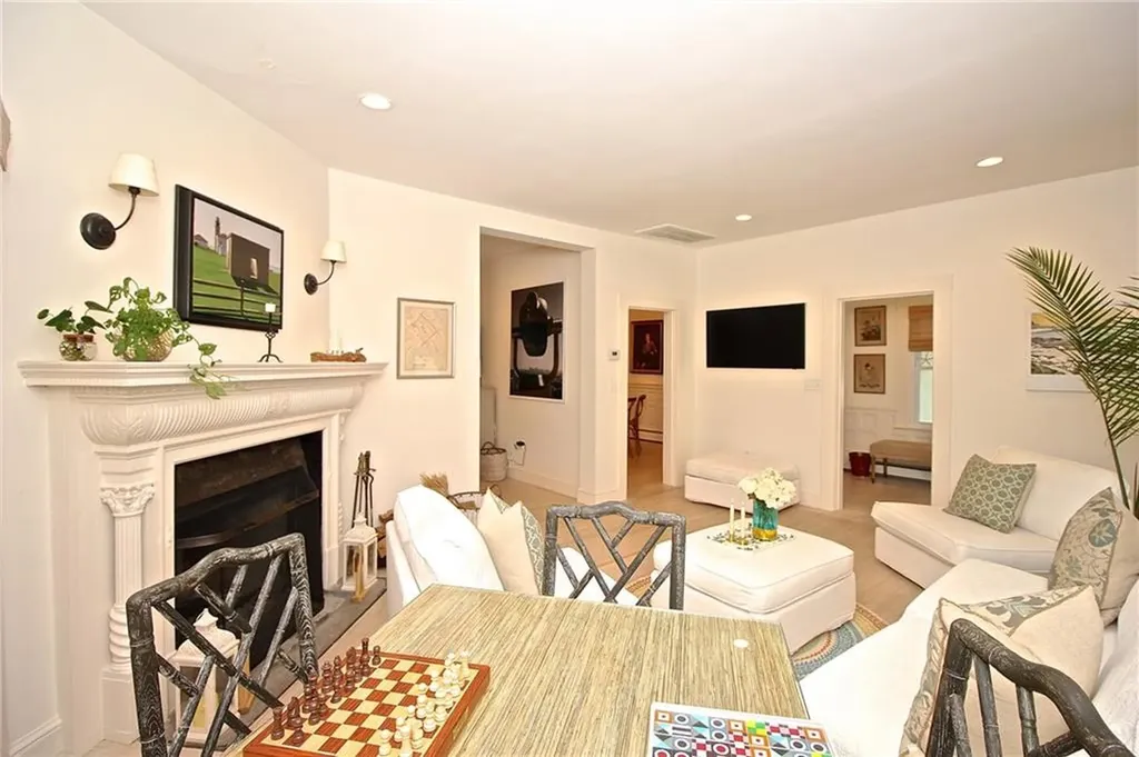 215 Coggeshall Avenue Newport RI 02840