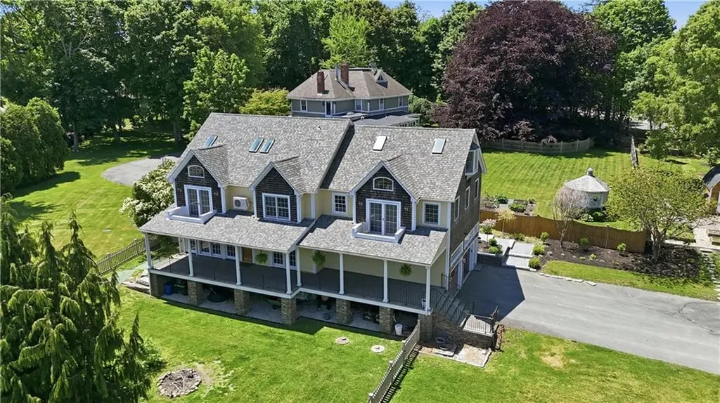 2269 East Main Road Portsmouth RI 02871