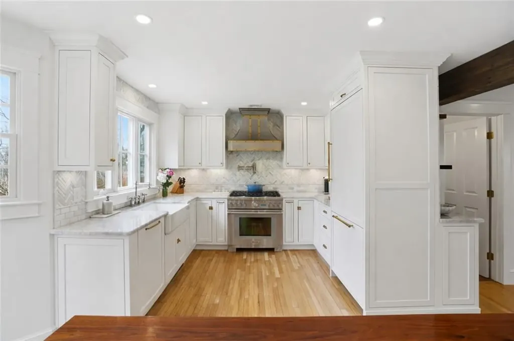 2269 East Main Road Portsmouth RI 02871