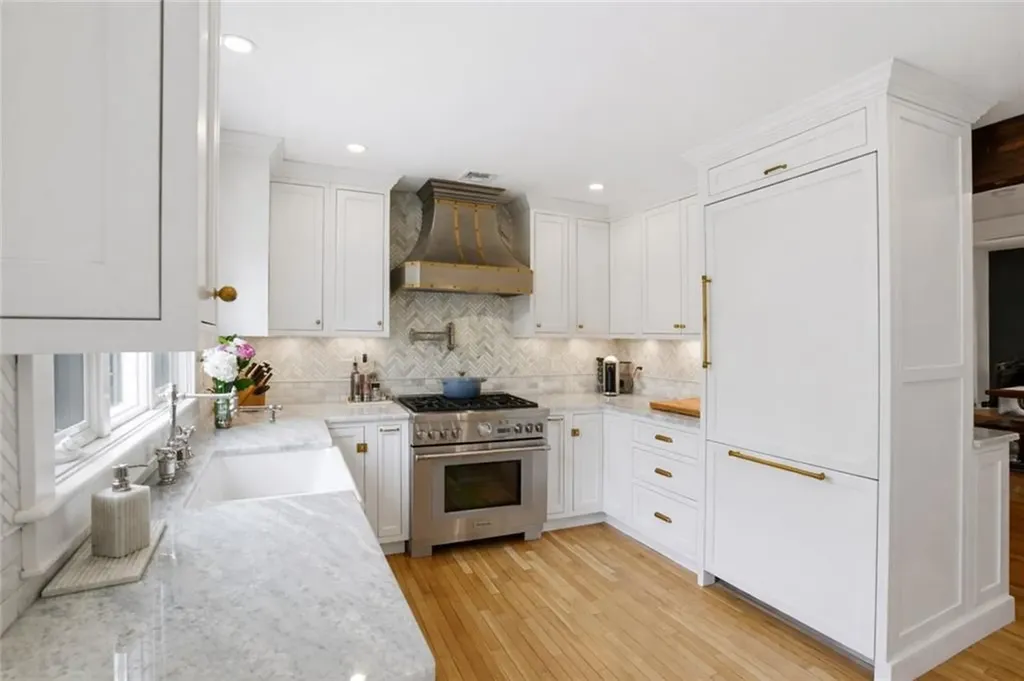 2269 East Main Road Portsmouth RI 02871