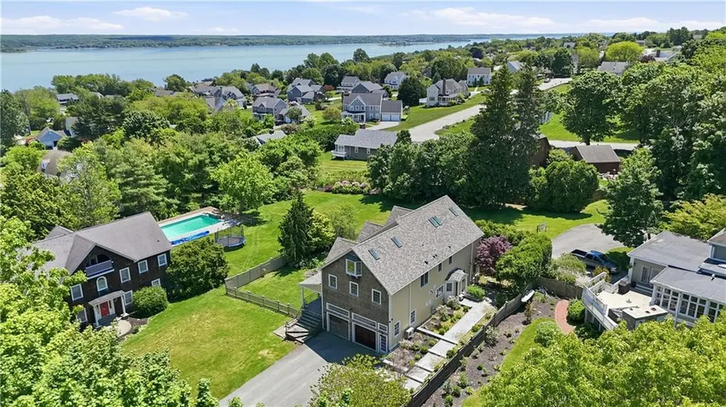 2269 East Main Road Portsmouth RI 02871