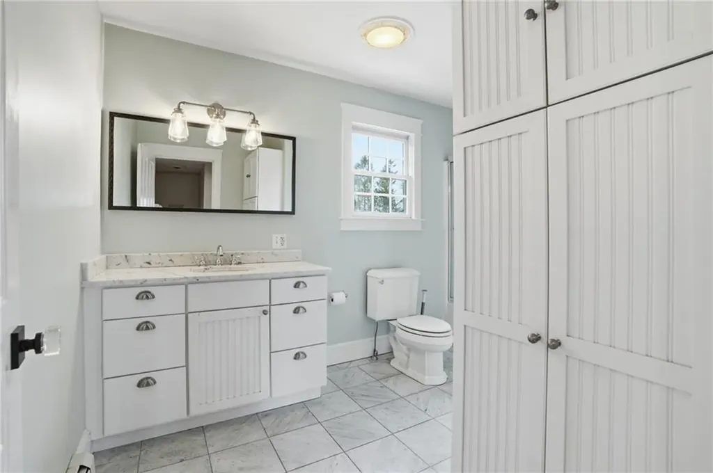 2269 East Main Road Portsmouth RI 02871